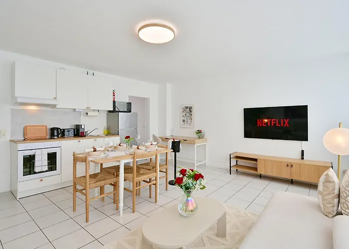 Romantic And Elegant 2-room Center *